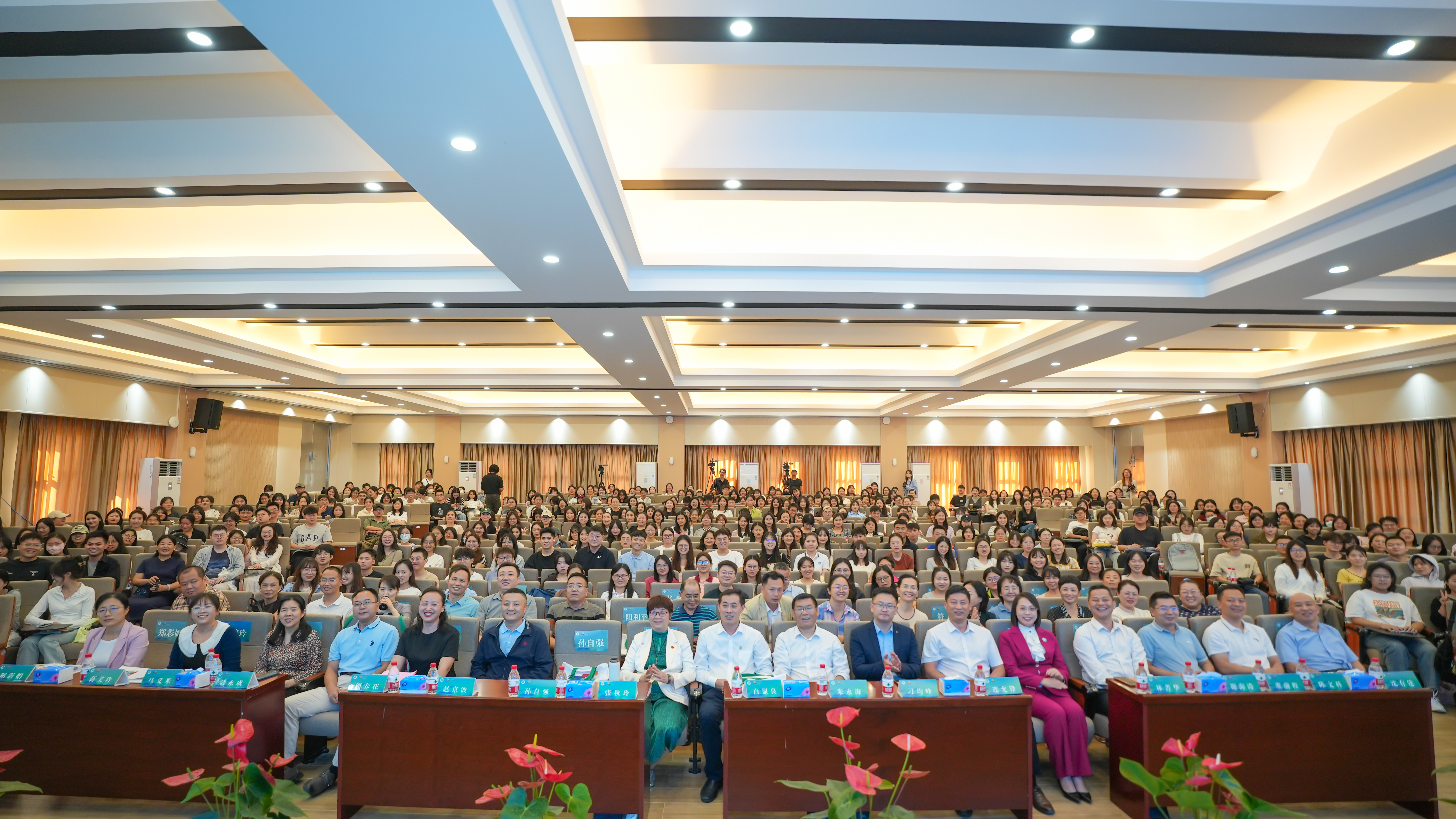 共探基礎(chǔ)教育發(fā)展 我校舉辦“數(shù)智時(shí)代的基礎(chǔ)教育高質(zhì)量發(fā)展”高峰教育分論壇